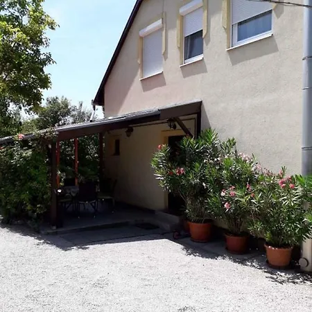 Apartman 18