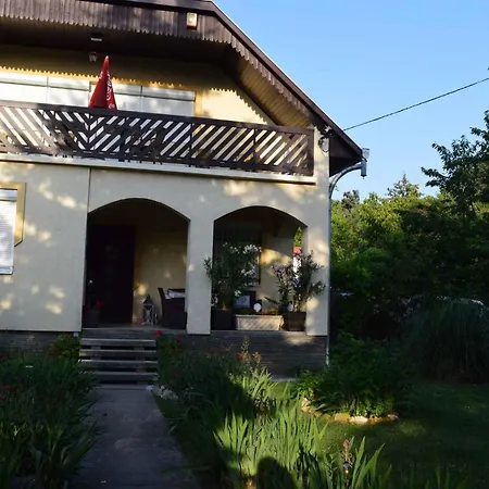 Apartman 18 *